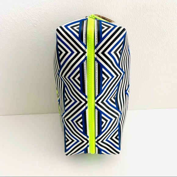 Vs Pink Cosmetic Bag Geo Metric Print NWT - Picture 4 of 11